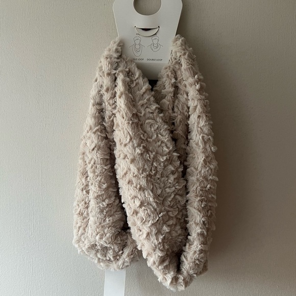 Van Heusen - ivory infinity scarf - Picture 2 of 2